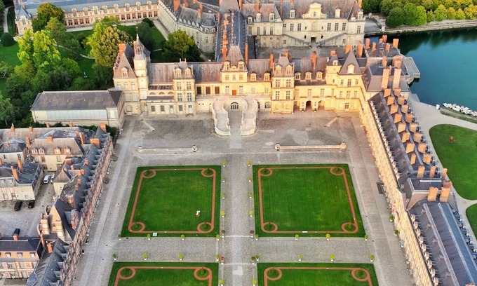 Fontainebleau Hotel | Hotel La Carpe D'or