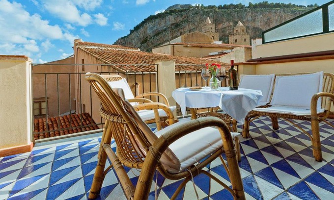 Old Town Hotel | Hotel La Plumeria