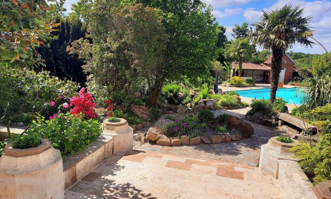 Tiffauges Hotel | HOTEL LE MANOIR DE LA BARBACANE