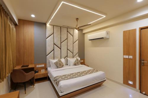 Sindhi Camp Hotel | Hotel Mahadev Villa Elite