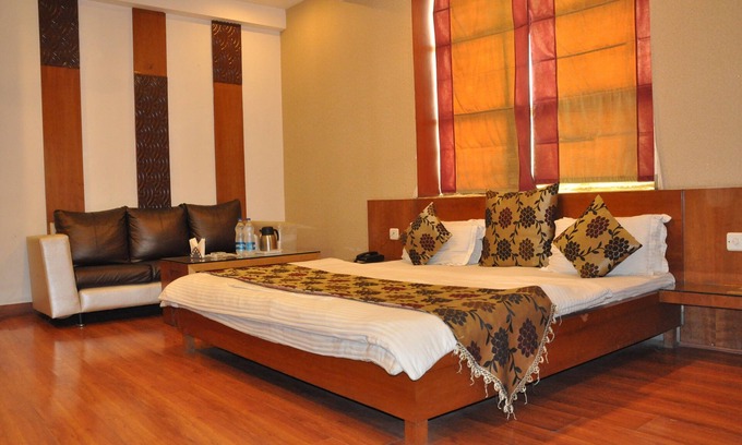 Kanpur Hotel | Hotel Mandakini Plaza