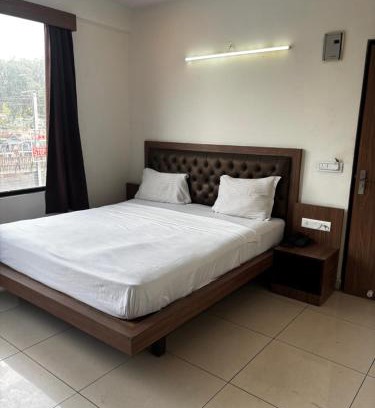 Sindhi Camp House | Hotel Manmohakh Grand