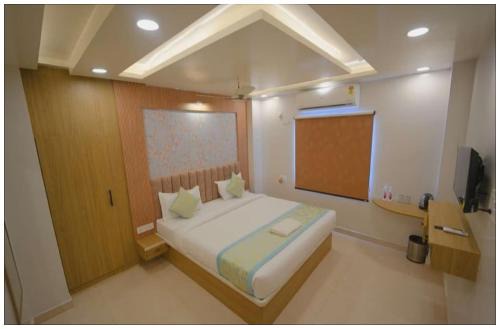 Varanasi Hotel | HOTEL N ASHIYANA PALACE - Near Kasi Vishwanath Temple #Fully Air Conditioning #Wi-Fi #Parking -Best Hotel In Varanasi Book Now