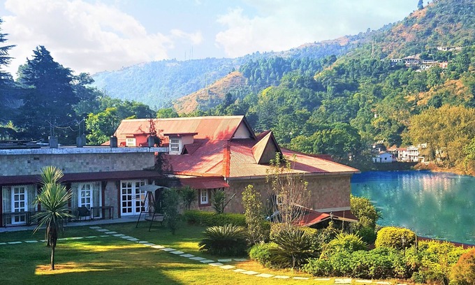 Bhimtal Bed & Breakfast | Hotel Neelesh Inn - A Luxury Lake View Hotel (20 kms from Nainital)