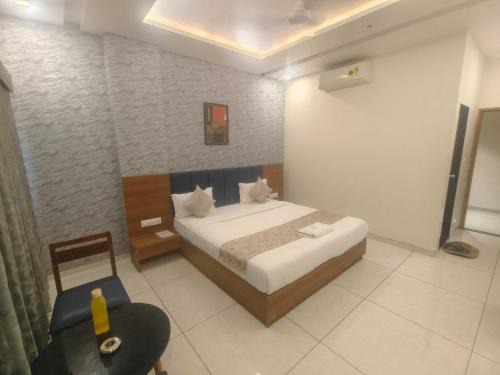 Panch Mahals District Hotel | Hotel O Grand Ekta