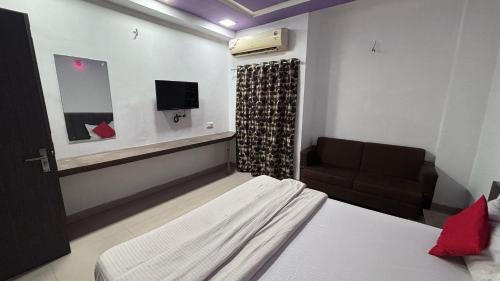 Ambaji Hotel | Hotel O Green Park