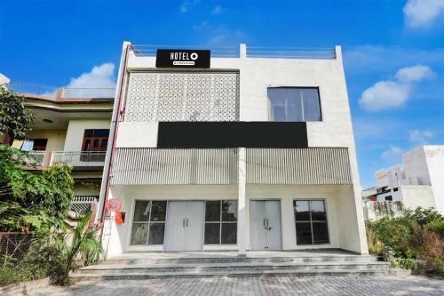 Meerut Hotel | Hotel O Meerut Central College Formerly Saffron