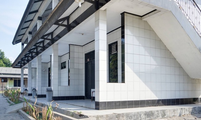 Cikampek House | Hotel O Mutiara Guest House