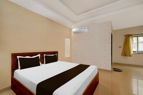 Shamshabad Hotel | Hotel O Pushpa Grand