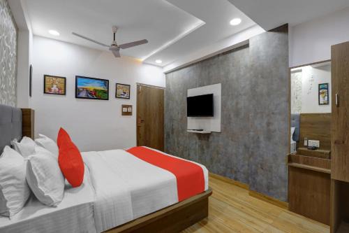 Navrangpura Hotel | Hotel O R S Palace