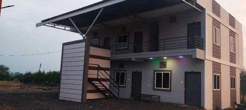 Sanwer Hotel | Hotel O Sangam Gardan