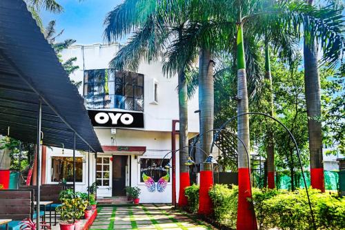 Rau Hotel | Hotel O Shree United Grills & Cafe Restro Rajendra Nagar station