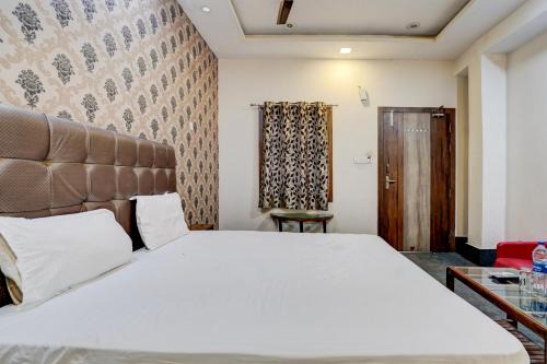 Mirzapur Hotel | Hotel O Shyam Utsav