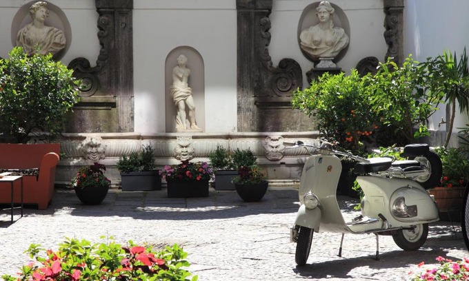 Historical Center Hotel | Hotel Piazza Bellini & Apartments