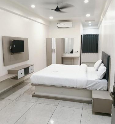 Palsana Hotel | Hotel Radhe Palace