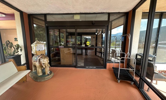 Covington Hotel | Hotel Red Rose by Townhouse Covington I-64