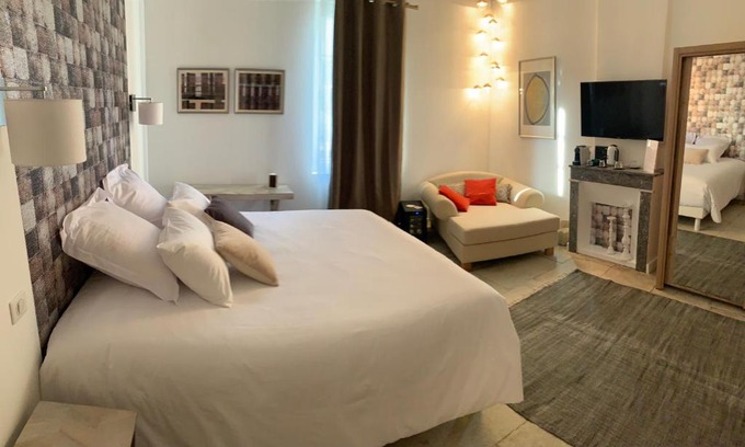 Gallargues-le-Montueux Hotel | Hotel Restaurant O'Banel