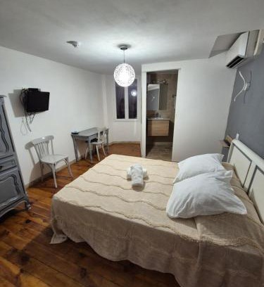 Sillans-la Cascade Hotel | Hotel restaurant les pins