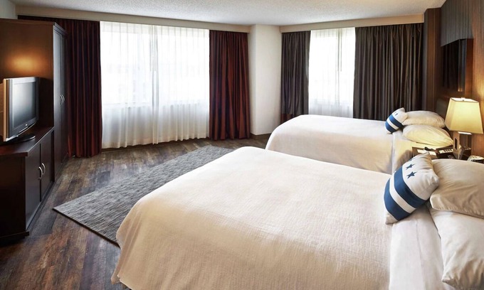 Friendship Heights Hotel | Hotel Suite Convenience near National Zoo & Bethesda Row | Indoor Pool