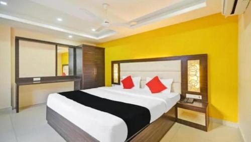 Ram Nagar Hotel | Hotel TriColors Ramnagar Gandhipuram