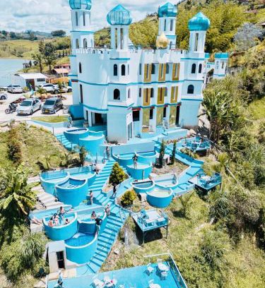 El Penol Hotel | Hotel y Termales Castillo Del Lago Guatape