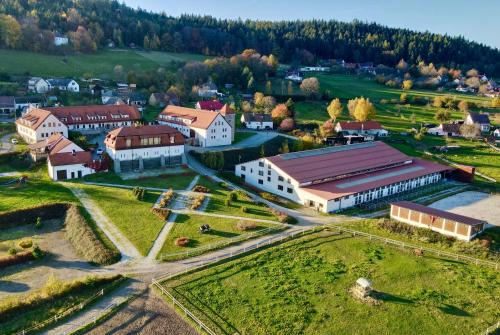 Krutenice Hotel | Hotelový a jezdecký areál Dvůr Krutěnice