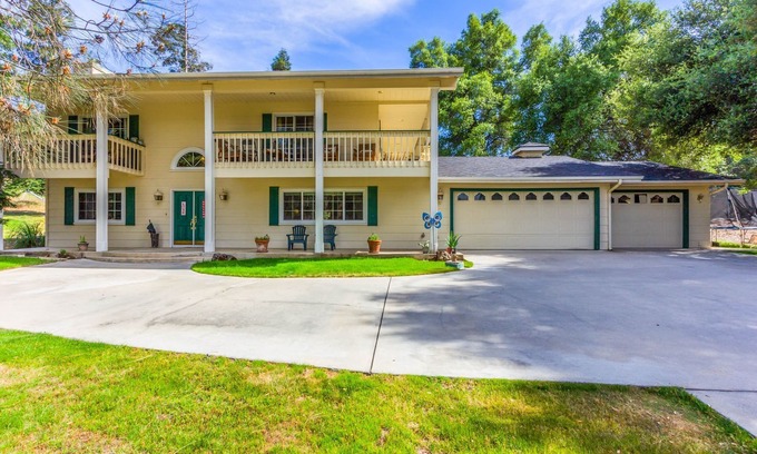 Yosemite Lakes House | ♥︎HOTTUB♥︎ YOSEMITE. 40 min to So entrance