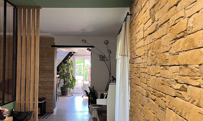 Carignan-de-Bordeaux House | House 155m2 with garden - close to shops - for rent from 1 to 8 months