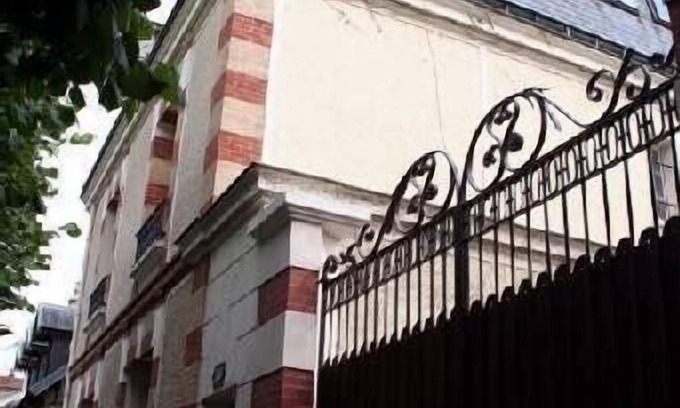 Fontainebleau House | House 1903 FONTAINEBLEAU, 70 km south of Paris