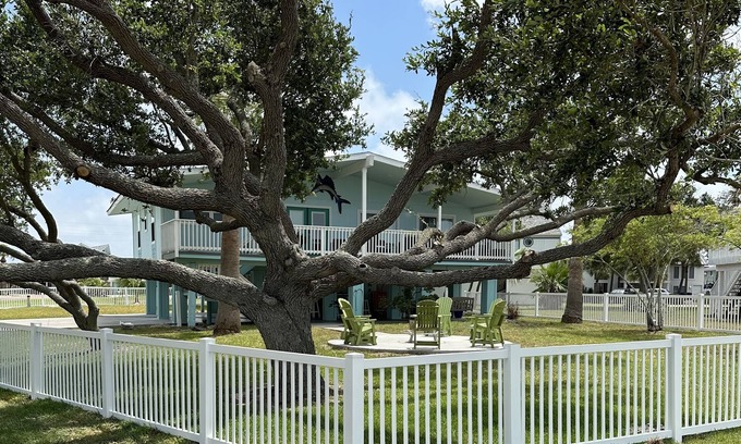 Key Allegro House | House, 4 Bedrooms + Sunroom, 2.5 Baths, Sleeps 13