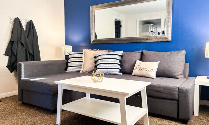 Near Eastside House | House: 4 Beds + Sofa Bed, Sleeps 7, Big Driveway