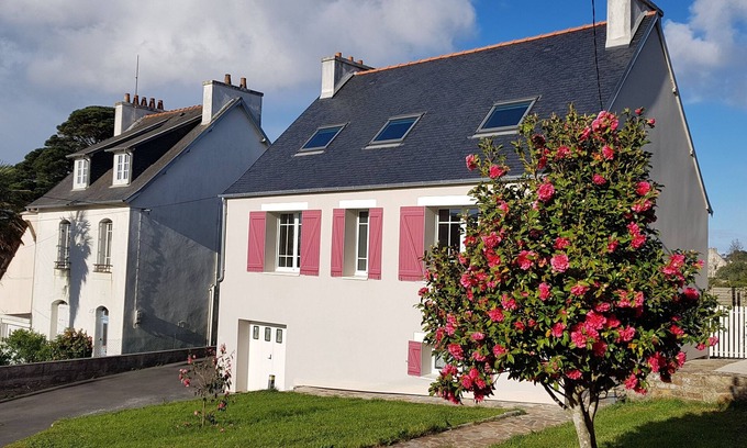 Crozon House | House 5 Bedrooms, 2 bathrooms, enclosed garden 800m from Morgat beach