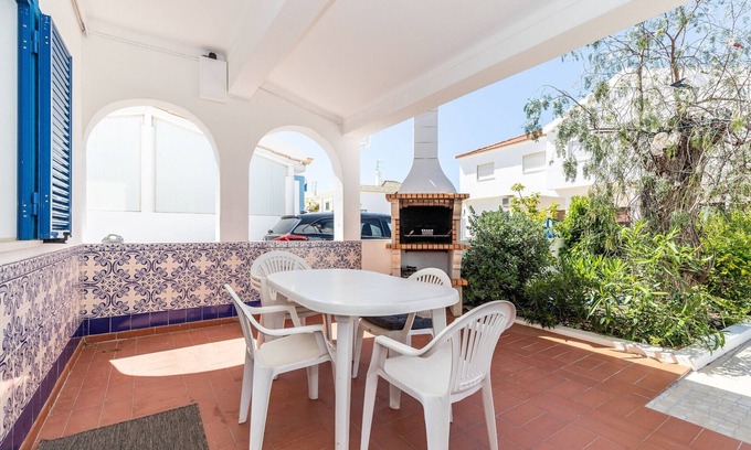 Manta Rota Ski Chalet | House 50m from the beach, patio with barbecue and fiber internet by ALGARVEMANTA (6V3)