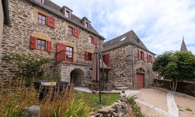 Les Salces House | House and barn complex