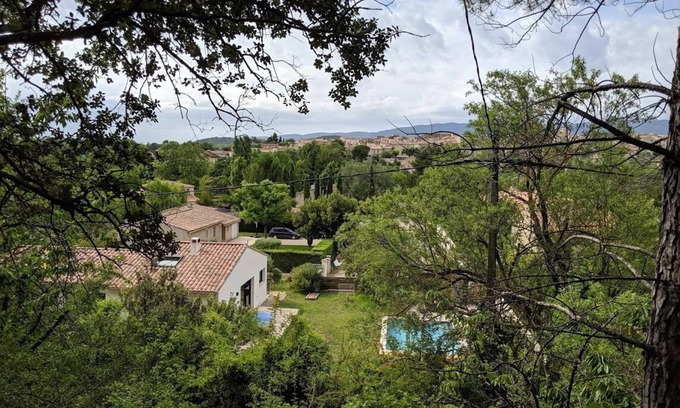 La Tour-d'Aigues House | House at the foot of the Luberon 160 m2 at the edge of the forest with swimming pool