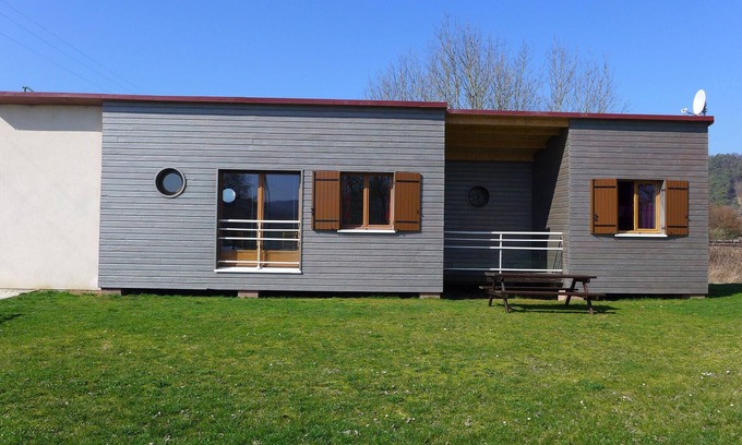 Soncourt-sur-Marne Cottage | House by the Marne with terrace, 2 bedrooms