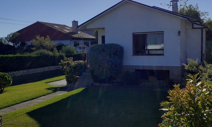 Nigran House | House chalet between the sea and the mountains. Quiet and well communicated