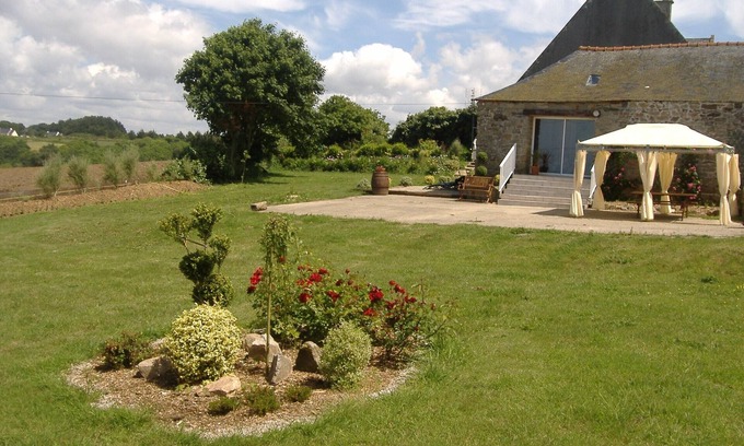 Kerlaz Cottage | House facing the sea