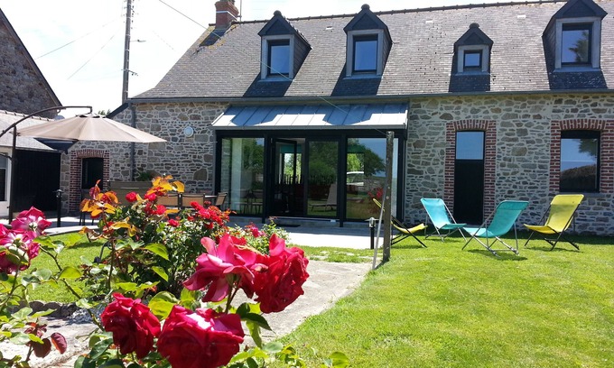 Cherrueix House | House for 11, facing sea, in "Cherrueix" located directly on Mt Saint Michel Bay