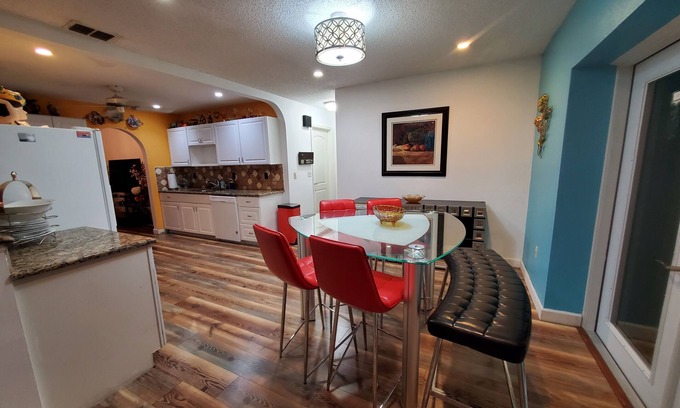 Trailer Estates House | House For Big Family and a group of Friends .