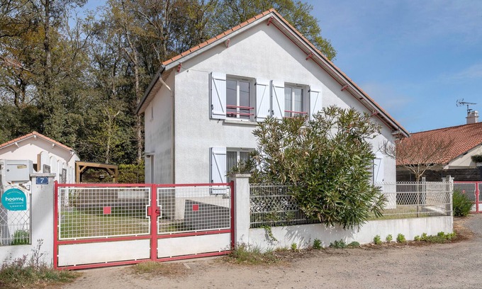 Saint-Brevin-les-Pins Ski Chalet | House for 11 people, seaside and close to town