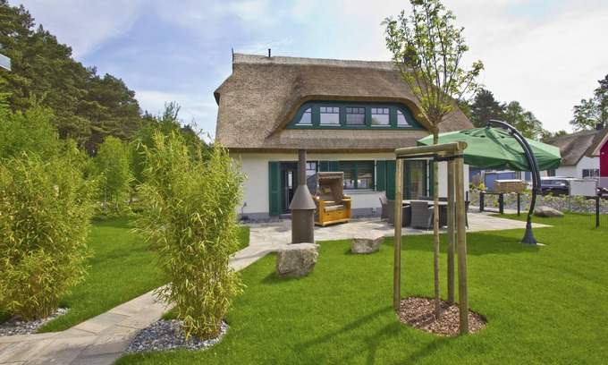 Glowe House | House in a great location with garden, terrace and private sauna - Ferienhaus Seehund