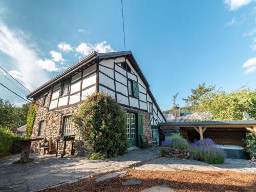 Grand Coo House | House in Coo near Famous Waterfalls