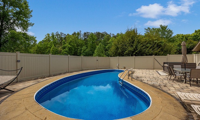 Gatlinburg - Pigeon Forge Cottage | House in Gatlinburg*Private Outdoor Pool*Fire Pit*Pool Table