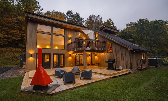 Poughkeepsie House | House in Highland: Secluded Retreat