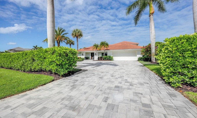 Park Shore House | House in Park Shore in Naples