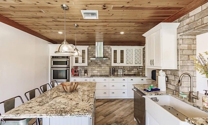Willoughby Acres House | House in Willoughby Acres