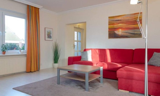 Tinnum Apartment | House Lia - Right - Quiet In the Tinnumer Wiesen.