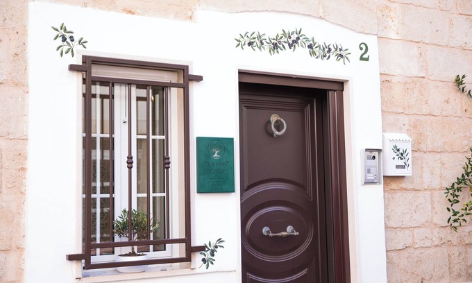 Mola di Bari Apartment | House of 64 square meters on the ground floor and only 50 mt from the center, a stone's throw from the sea!