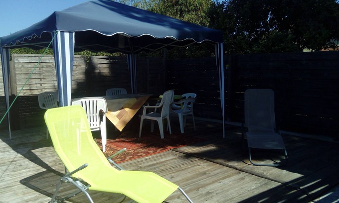 L'Eguille House | house of character in oyster village near the sea.